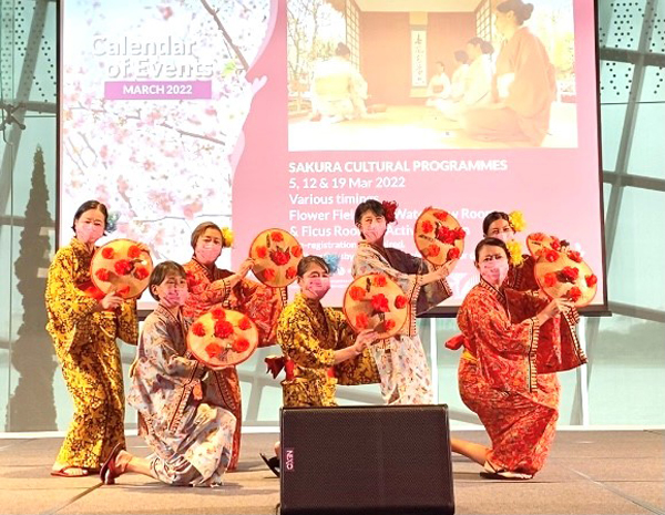 Sakura_Folk_dance1.jpg (307 KB)