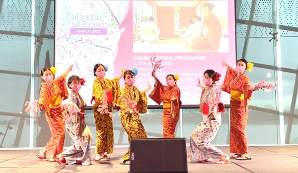 Sakura_Folk_dance2.jpg (236 KB)