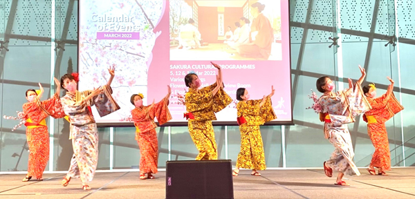 Sakura_Folk_dance3.jpg (208 KB)