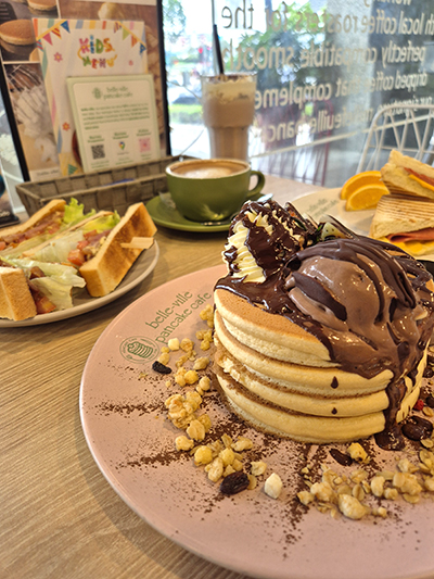 400Belleville_hptchocolatepancake.jpg (268 KB)