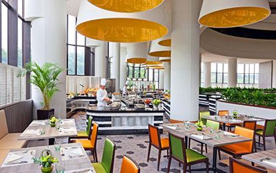 シンガポール日本人会 Holiday Inn Singapore Atrium