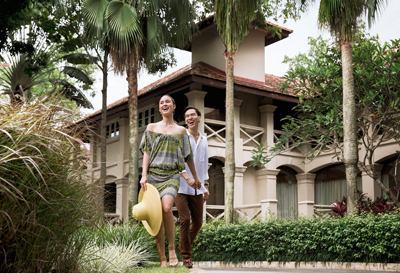So SPA Exterior_Couple_400.jpg (179 KB)