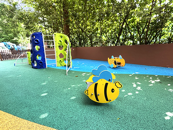 playground-600.jpg (261 KB)