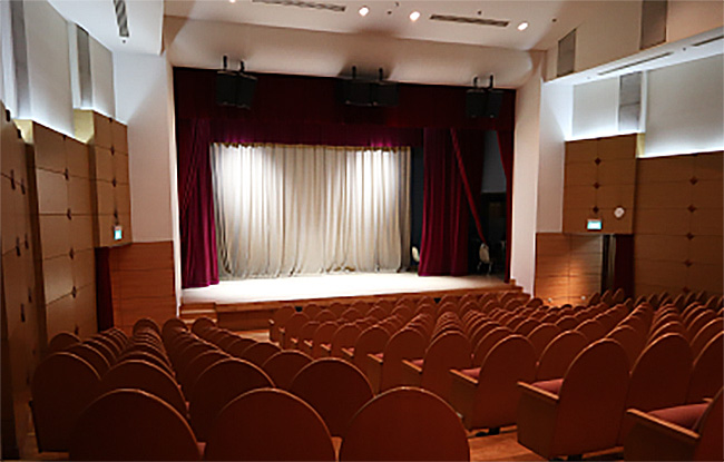 Auditorium650.jpg (94 KB)