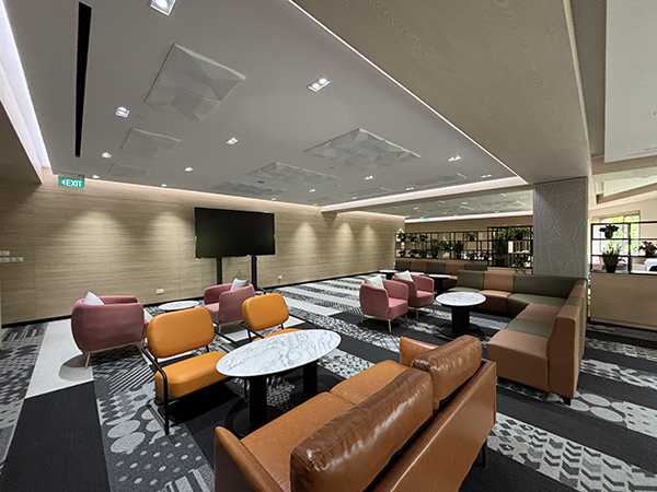 600multipurpose_space_1.jpg (241 KB)