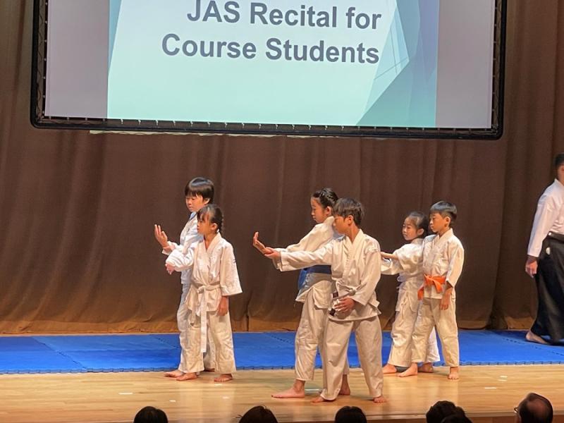 213131684664a3dff86b7dc9.45430102