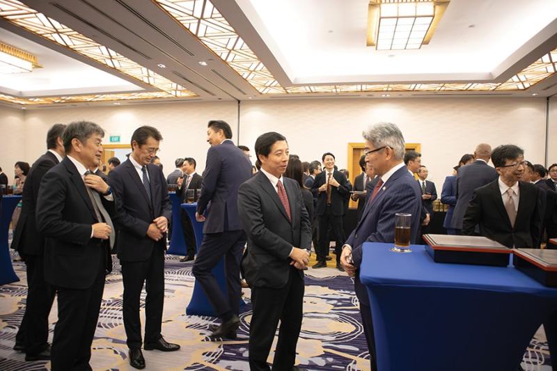 1537591763695f2b00875039.37357525