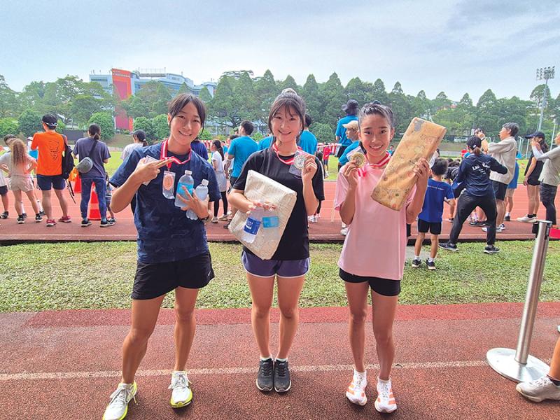 20260908114442_R1F_5中距離走(800m)中学女子 表彰者 2.jpg